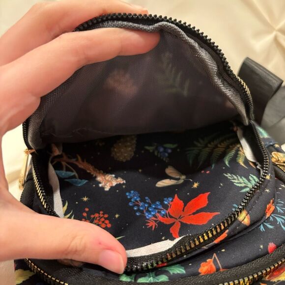 Unisex Mushroom Chest Sling Bag Travel Shoulder Daypack & Zippered Pouch NWT - Picture 5 of 10